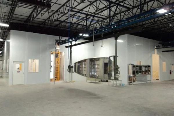 Sala de recubrimiento en polvo instalada en una nave de la planta